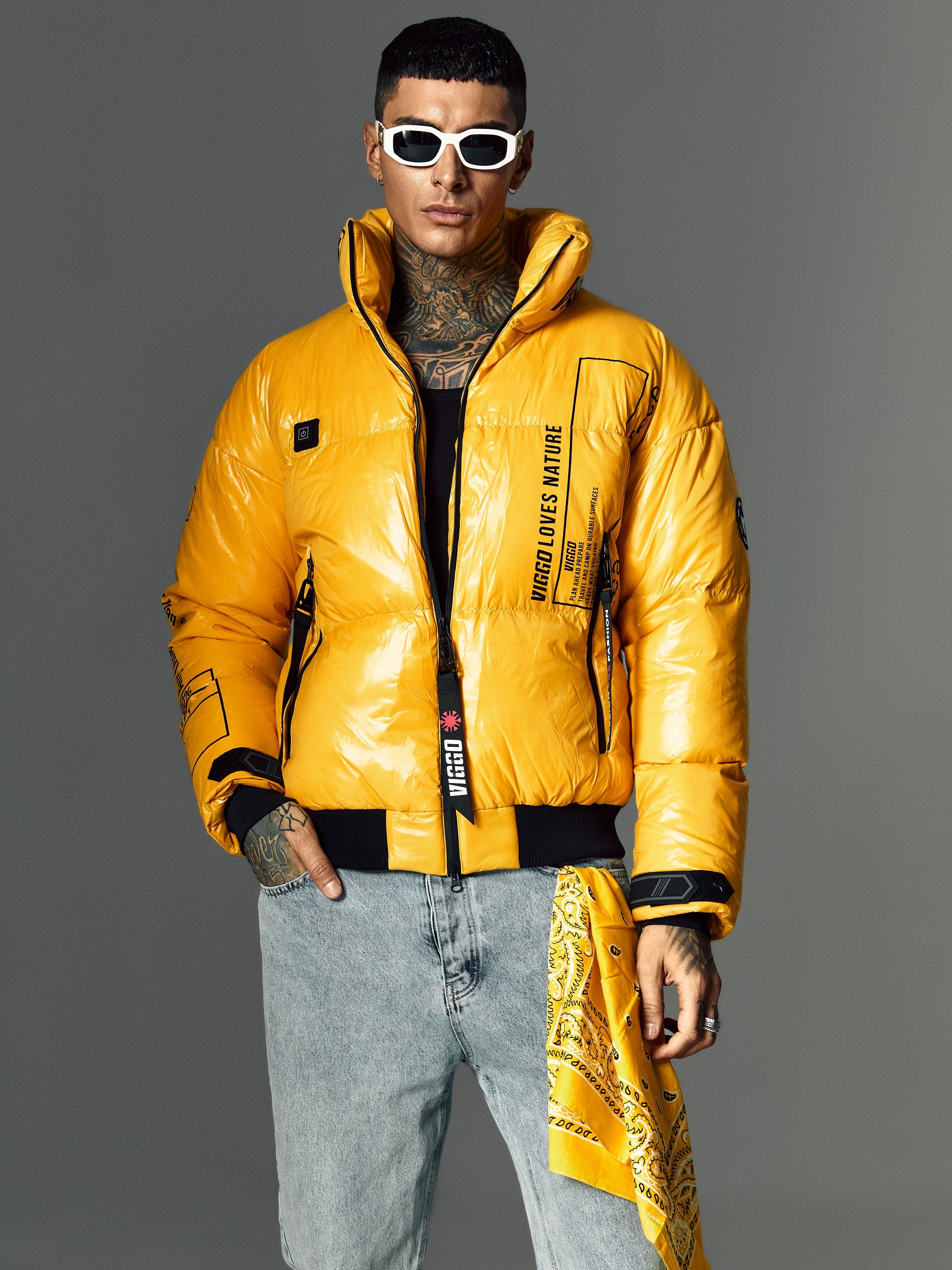 Yellow jacket with heating