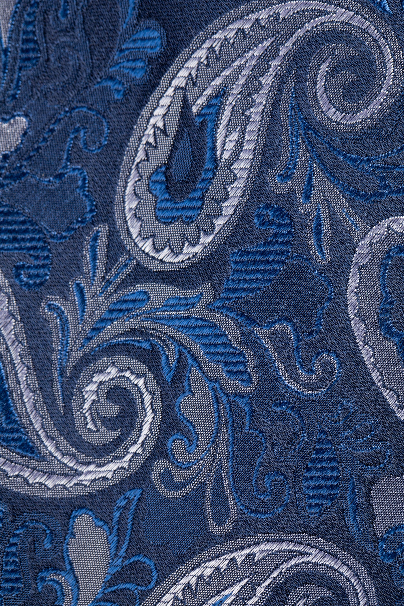 Blue silk tie with paisley print