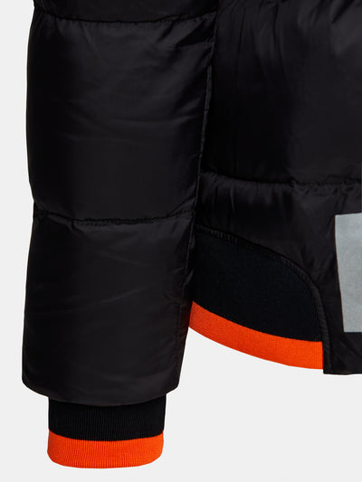 暖房と取り外し可能なアクセサリー付きの黒いジャケット