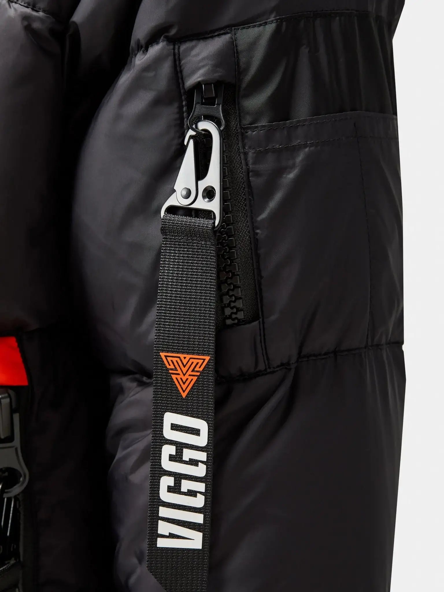 Geaca neagra cu incalzire si accesorii detasabile