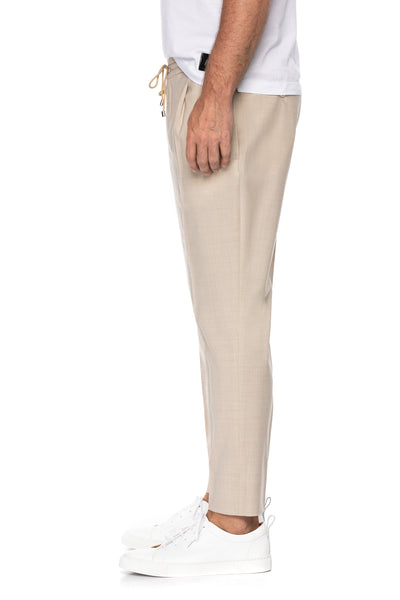 Beige trousers with a drawstring at the waist and clips