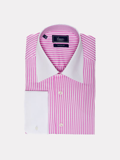 ピンクのストライプが入った白いシャツ、ボタンカフス